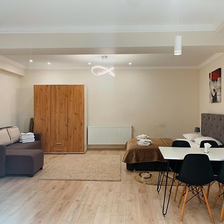 Apartments Domovik Korzo Мукачеве Екстериор снимка